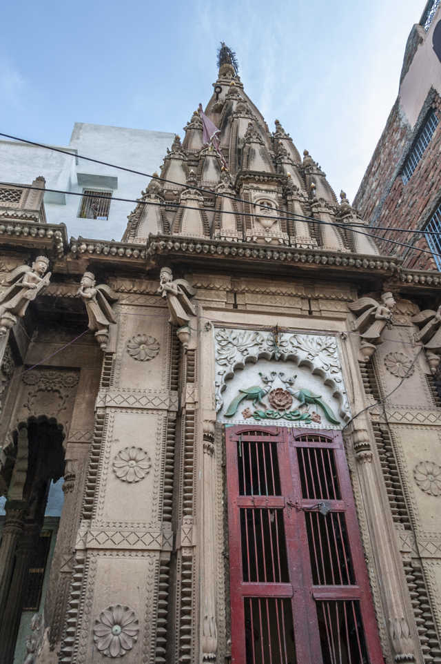 47 - India - Varanasi - templo